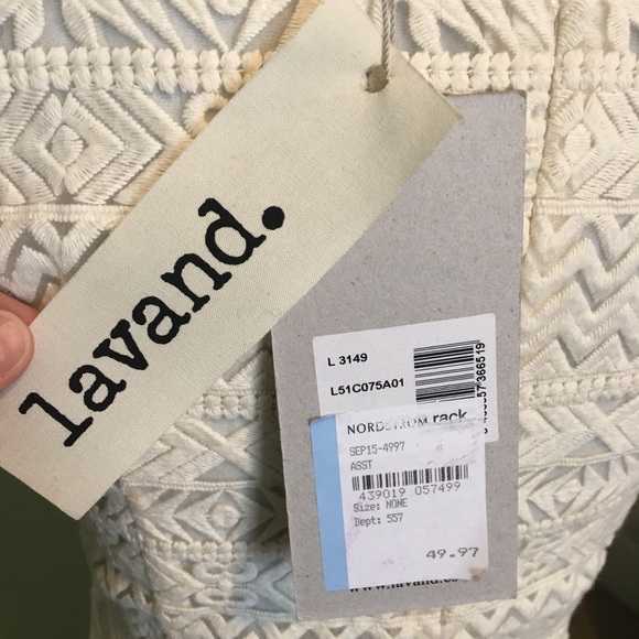 Cream geometric lace dress. - Picture 4 of 4